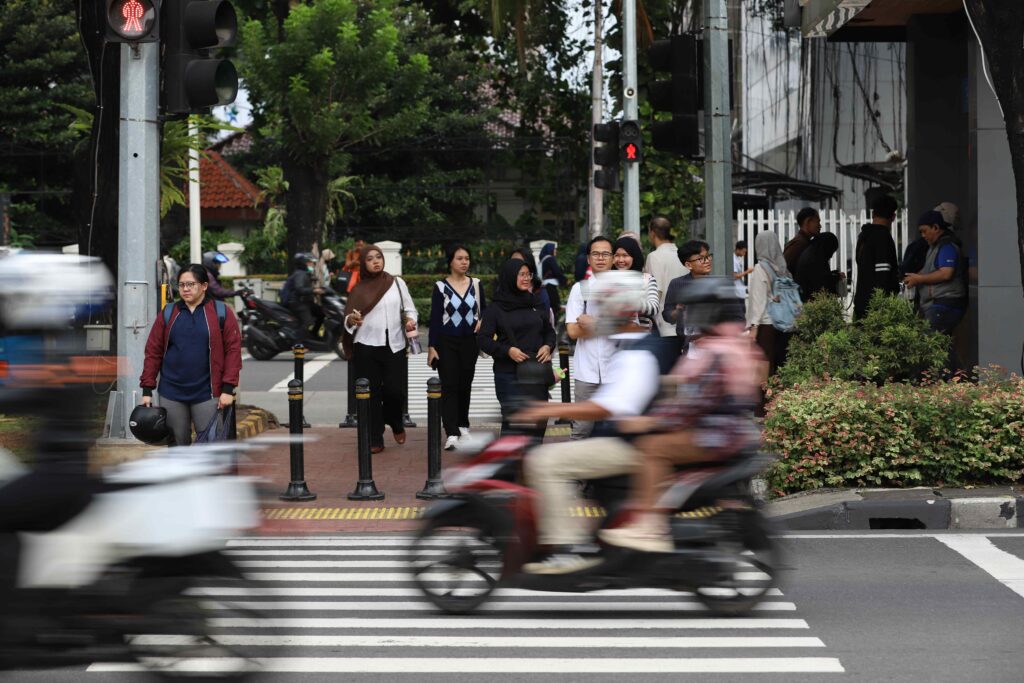 Pelican Crossing Utamakan Pejalan Kaki, Kadishub Budi: Kendaraan Wajib Berhenti Saat Lampu Merah